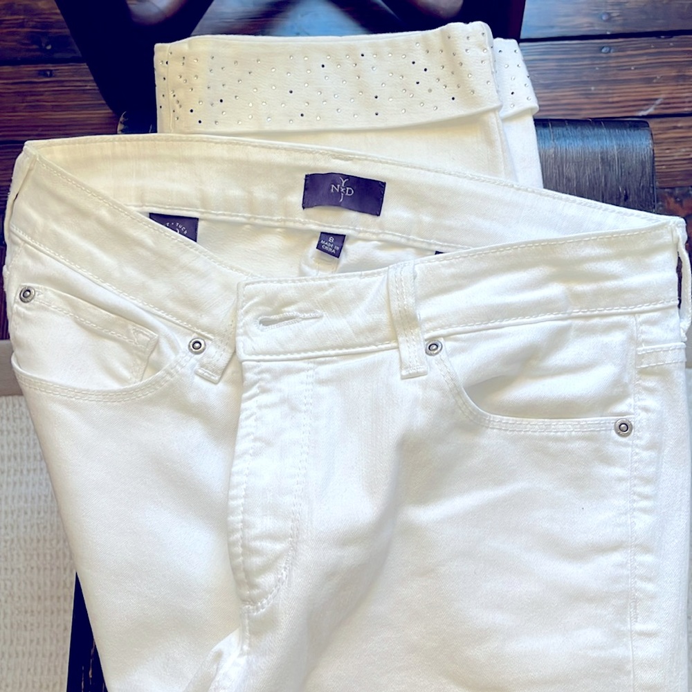 NYDJ white Jean capri size 8 mini rhinestone cuff